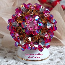 Bague D&eacute;sireless avec des facettes et des toupies en cristal de Swarovski